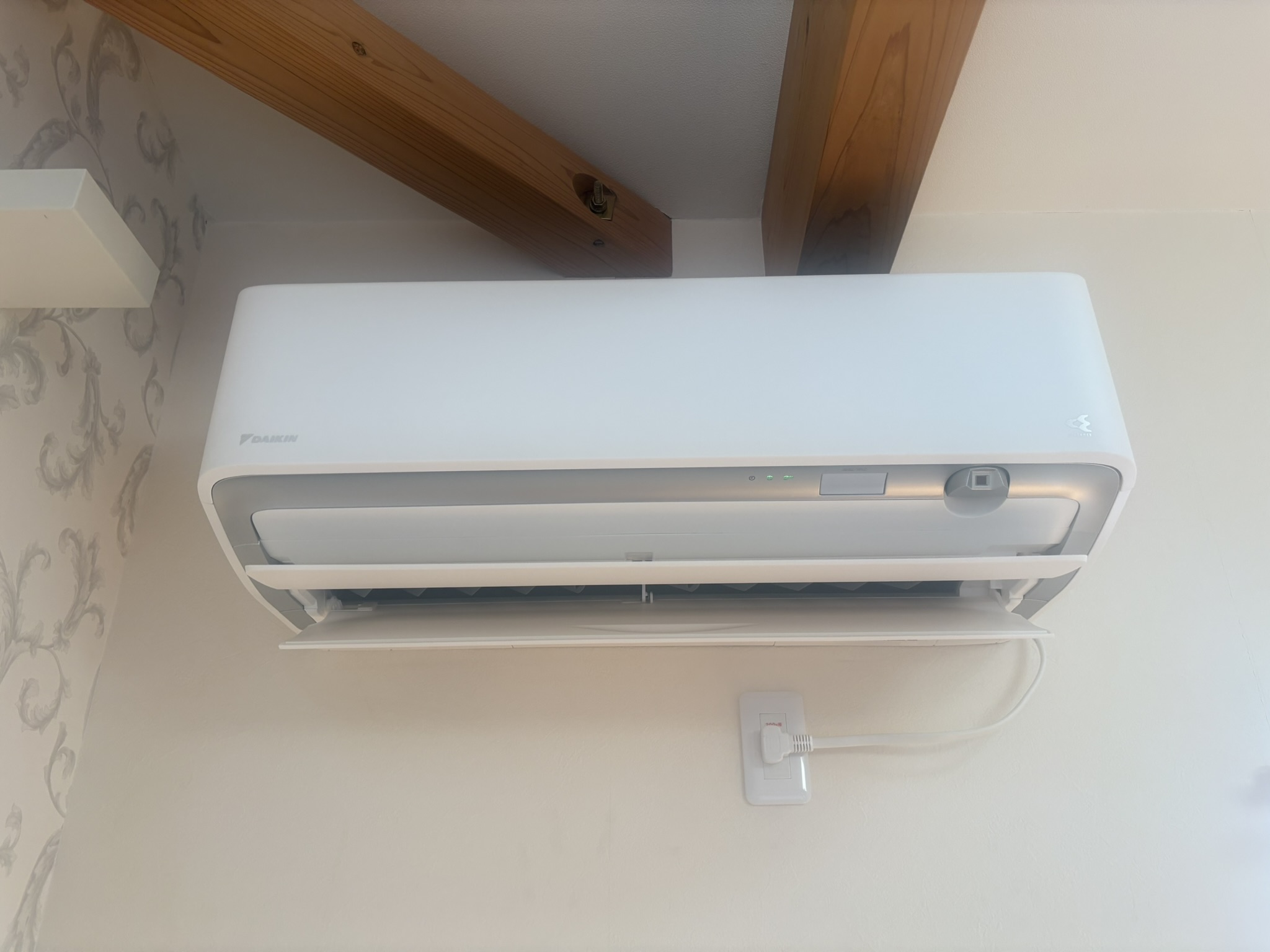 DAIKIN　2025年製エアコン　23畳用　65000円買取　AN715AAP-W　大阪府箕面市1